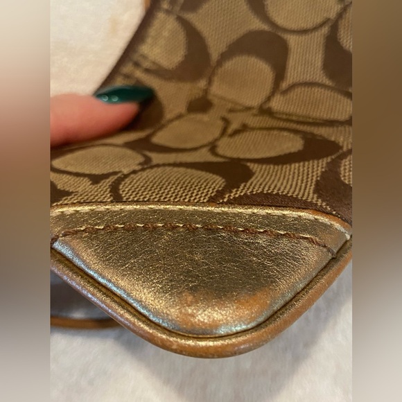 Coach Wristlet Vintage Classic Design - Picture 9 of 12